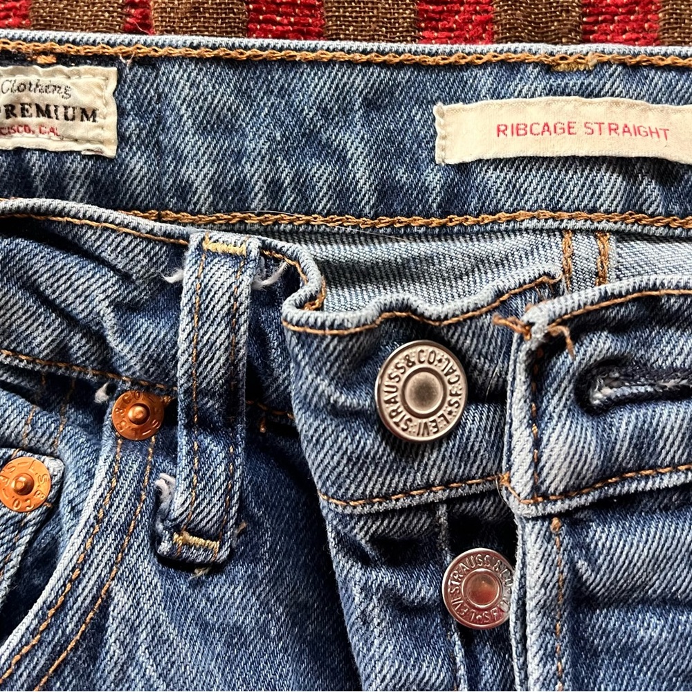 Levi's High Rise Blue Jeans - Picture 3 of 4